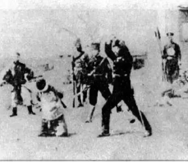 一组老照片, 记录当年日本人斩杀义和团的情形