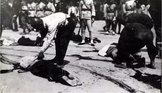 一组老照片, 记录当年日本人斩杀义和团的情形