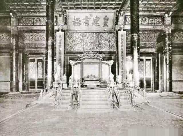 慈禧逃亡后，日本人拍下紫禁城原始照片，大家都被骗了