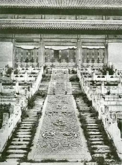 慈禧逃亡后，日本人拍下紫禁城原始照片，大家都被骗了